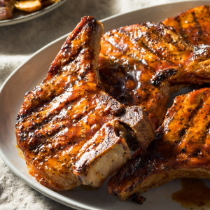 Example of grilled pork chops with barbecue sauce.