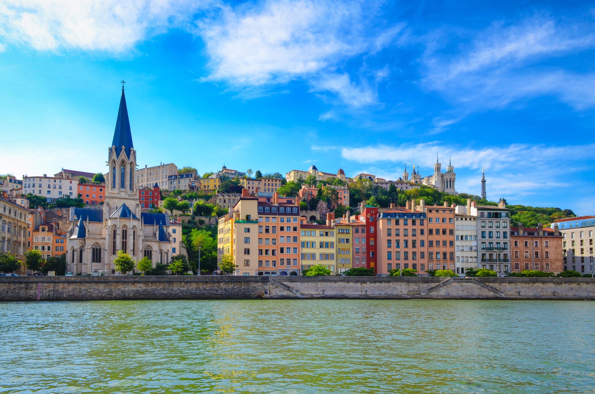 dreamstime_m_27042373 Lyon, France from the Soane River